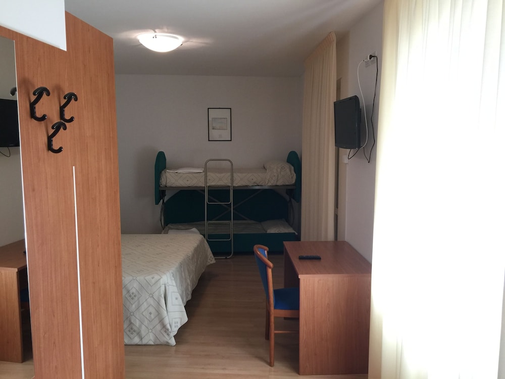 Quadruple Room, Terrace, Mountain View