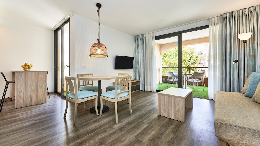 Apartment, 1 Bedroom, Balcony (Occupancy 3) photo 2