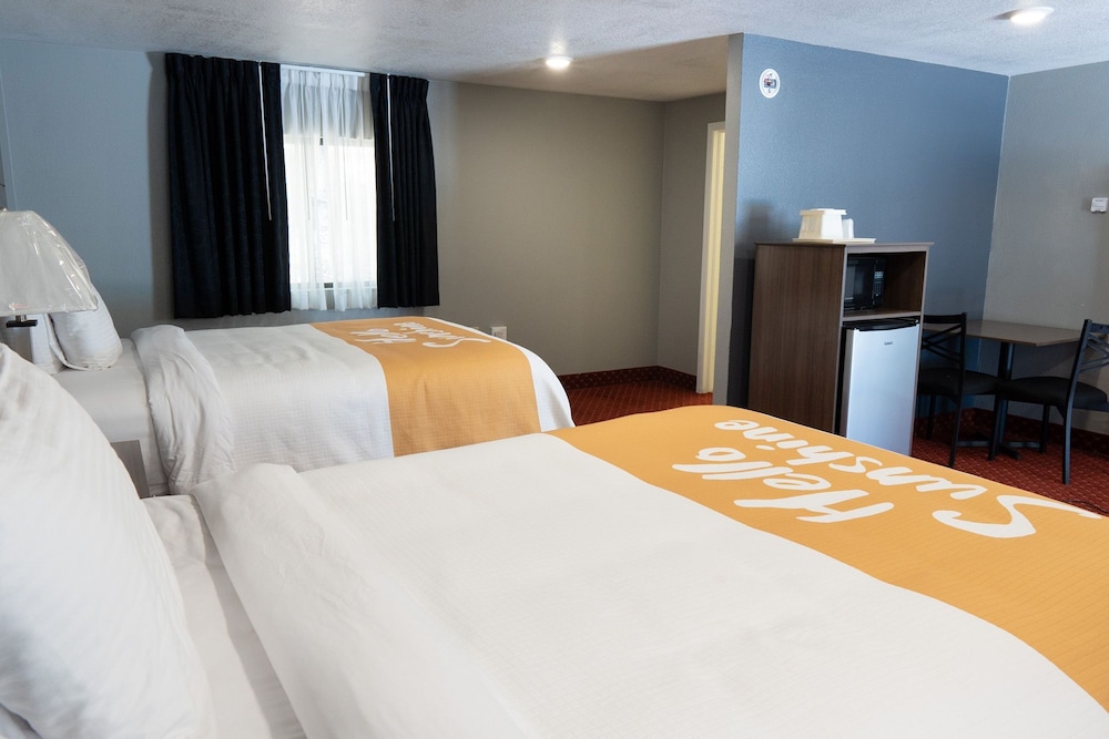 Classic Double Room, 2 Queen Beds photo 3