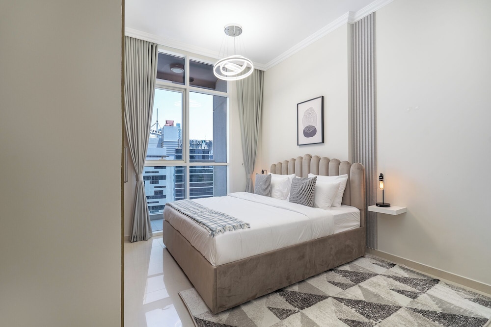 Grand Apartment, 3 Bedrooms, Balcony, City View