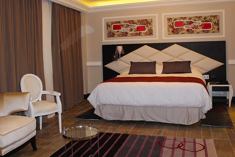 Deluxe Suite, 1 Bedroom, City View photo 2