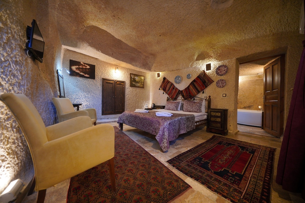 Deluxe Double Cave Room with Jacuzzi photo 3