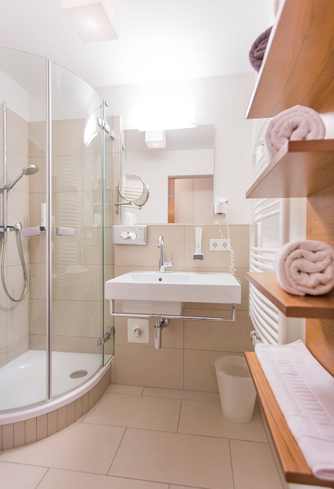 Single Room, Private Bathroom photo 3