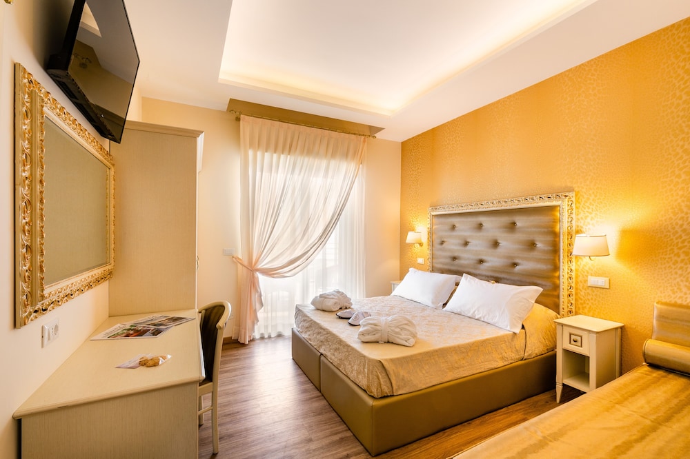 Comfort Double or Twin Room, Balcony, Courtyard View