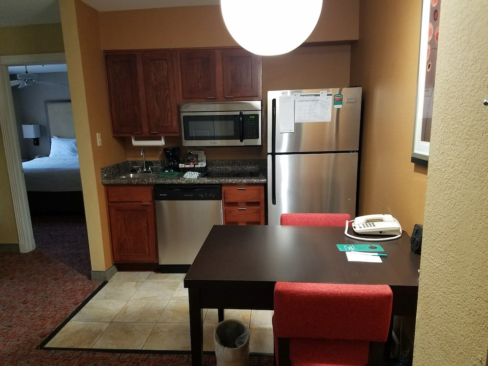 Suite, 1 King Bed, Accessible, Non Smoking (Roll-in shower) - Photo 6