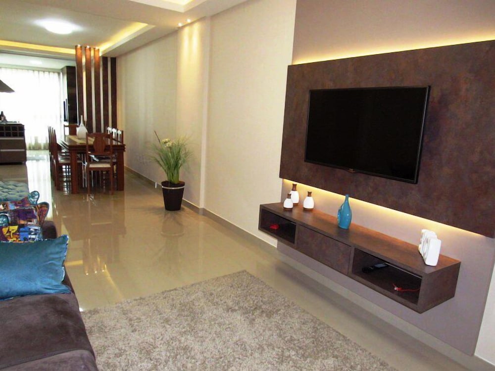 Family Apartment, Multiple Bedrooms, Ensuite, City View photo 2
