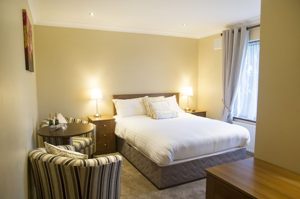 Family Room, Ensuite photo 1