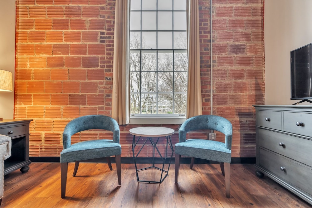 Queen Loft photo 2