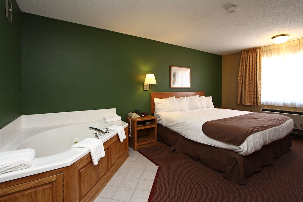 Suite, 1 King Bed, Jetted Tub - Photo 1
