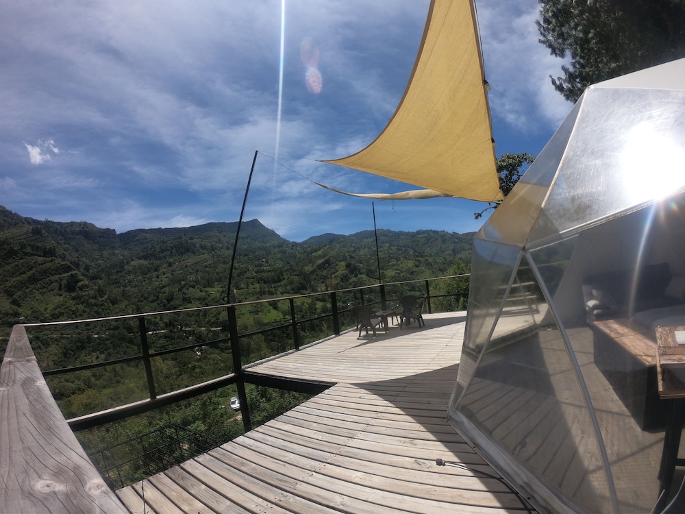 Panoramic Bungalow, Hot Tub, Mountain View photo 3