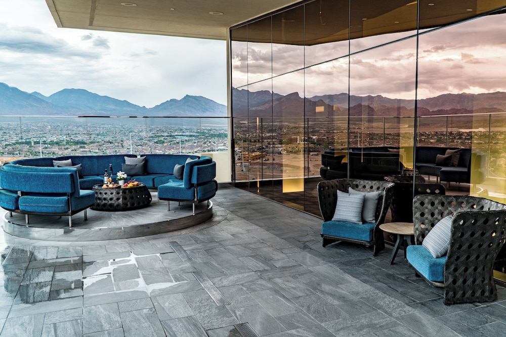 One 80 Suite - Photo 13