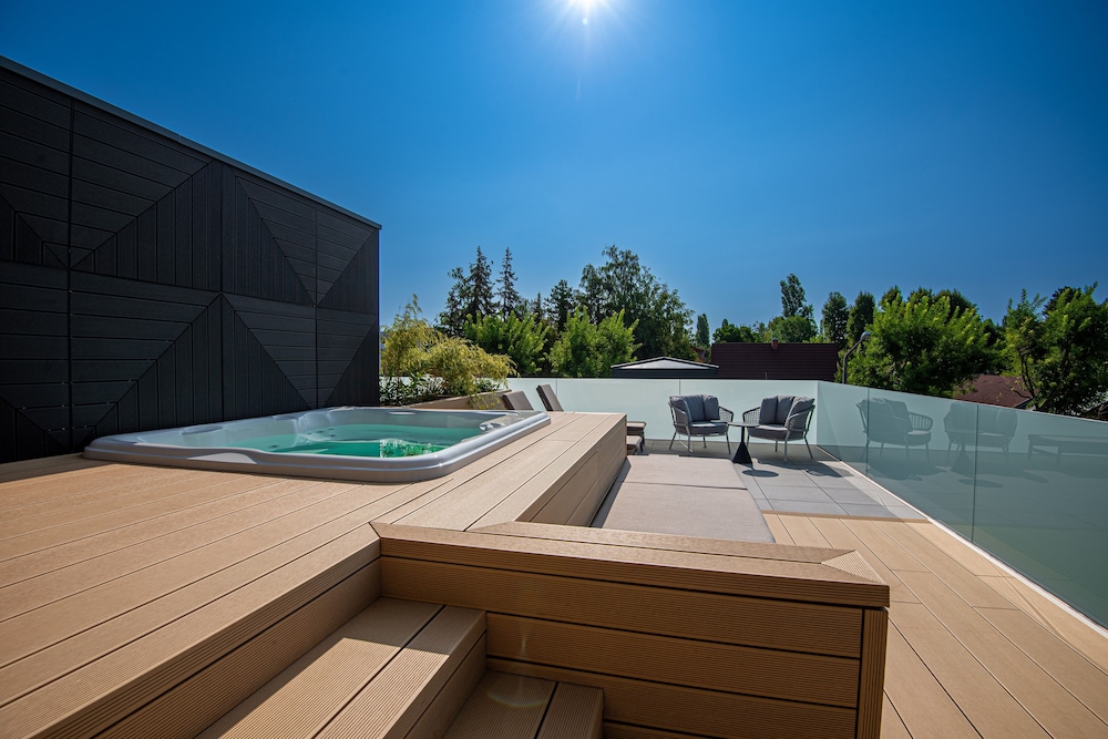 Royal Studio Suite photo 2