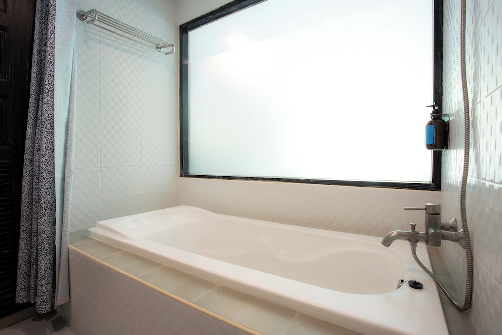 Comfort Room - Photo 3