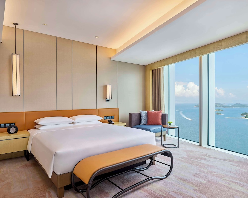 Suite, 1 King Bed, Ocean View (Regency)