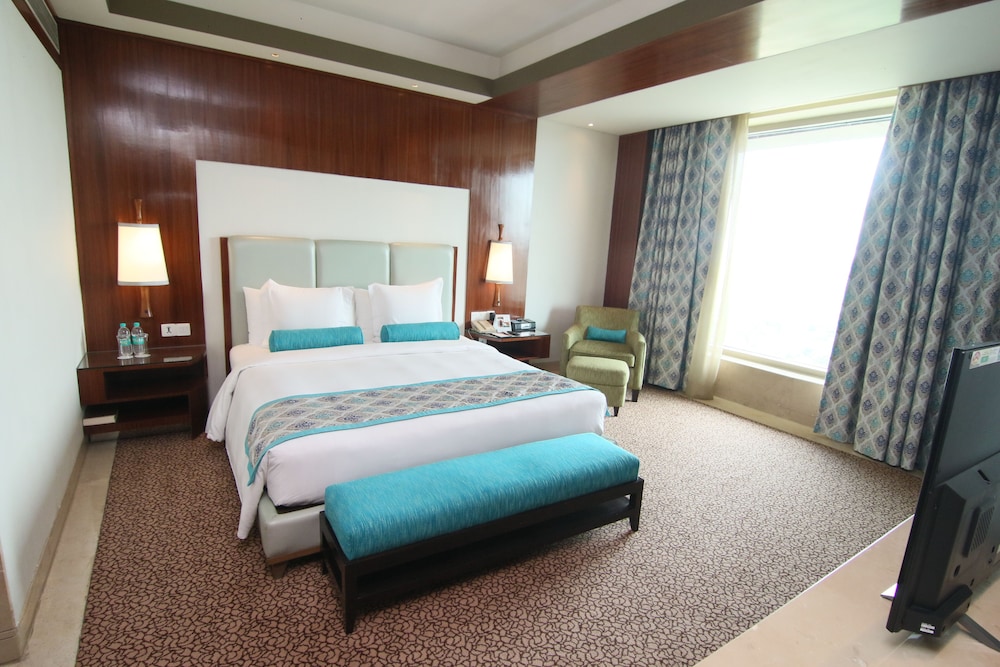 Standard Room Offers Buy1Get1 on Premium beverages between 11amto7pm and 15% discount on Food and Soft beverages, SPA and Laundry