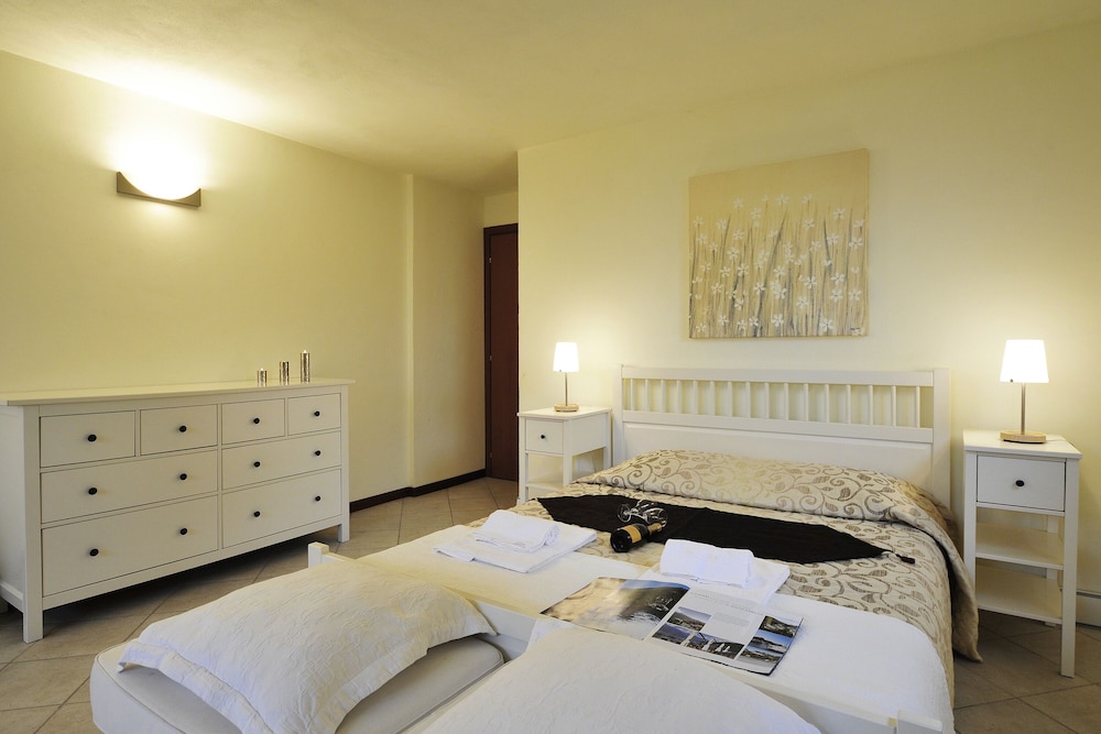 Family Apartment, Multiple Bedrooms, Mountainside (Casa Tulipano Grande) photo 1