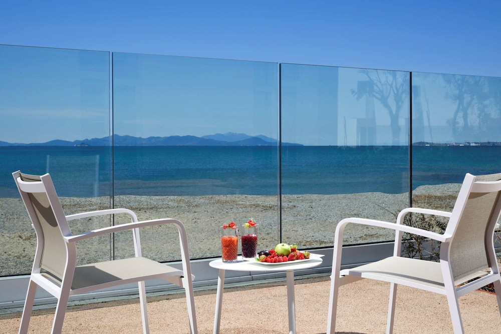Suite, 2 Bedrooms, Jetted Tub, Sea View photo 3