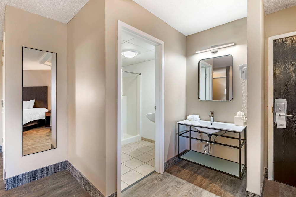 Suite, Multiple Beds, Non Smoking - Photo 4