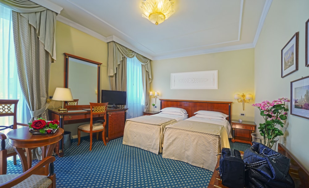 Exclusive Double or Twin Room photo 3