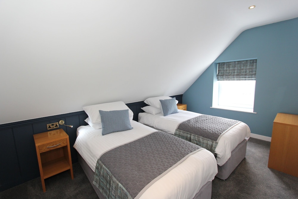 Suite, Ensuite photo 1