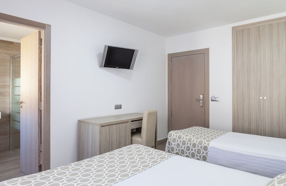 Family Triple Room - Photo 5