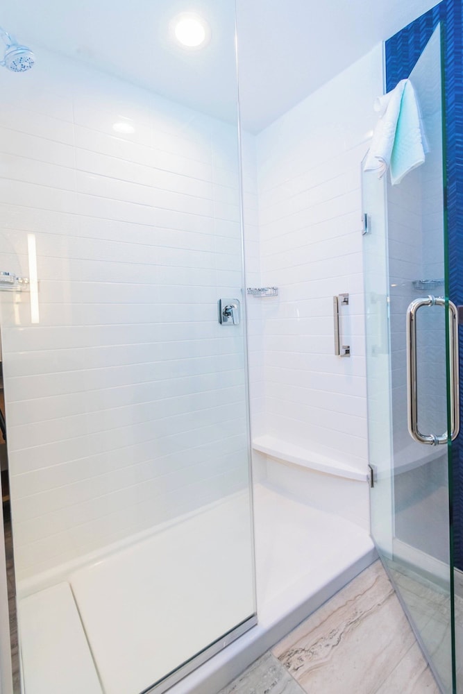 Suite, Multiple Beds - Photo 11