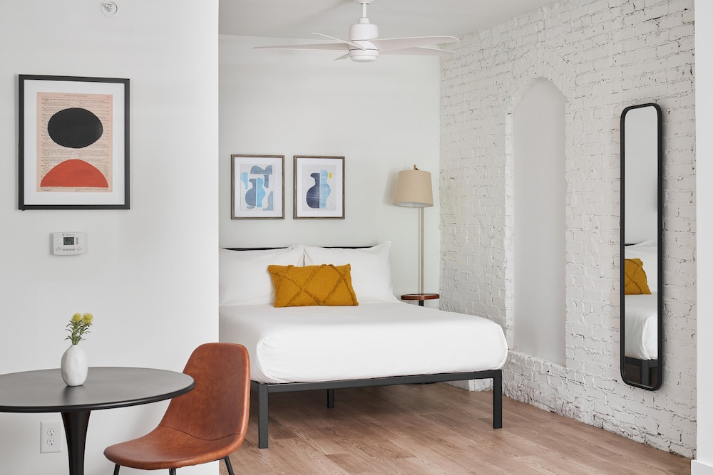 Classic Studio, 1 Queen Bed (Self Check-In With Virtual Front Desk)