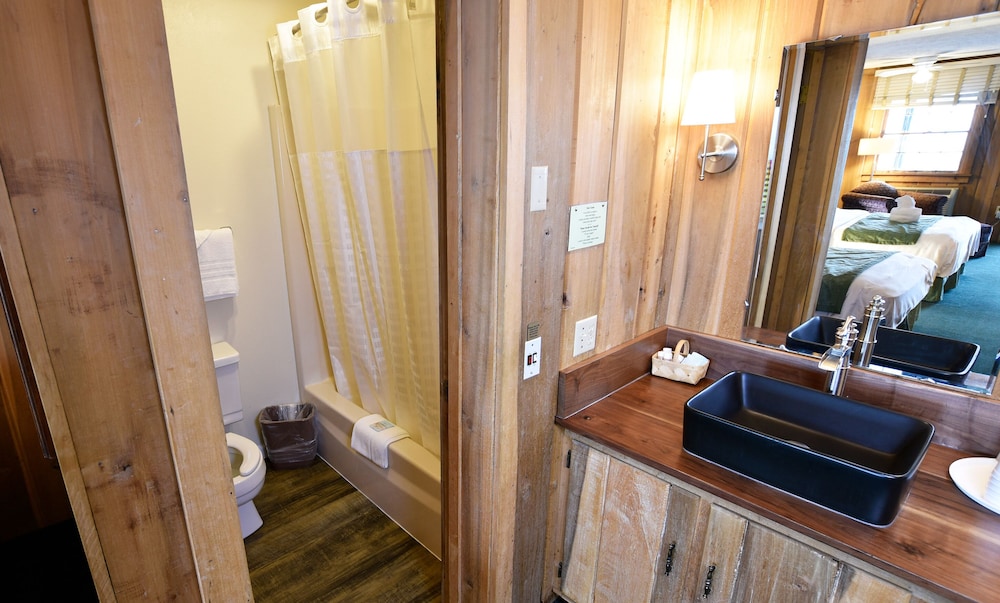 Hilltop Lodge - Pet Room - Photo 3