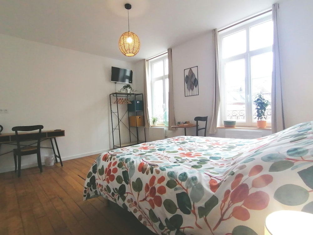 Economy Double or Twin Room, City View photo 2