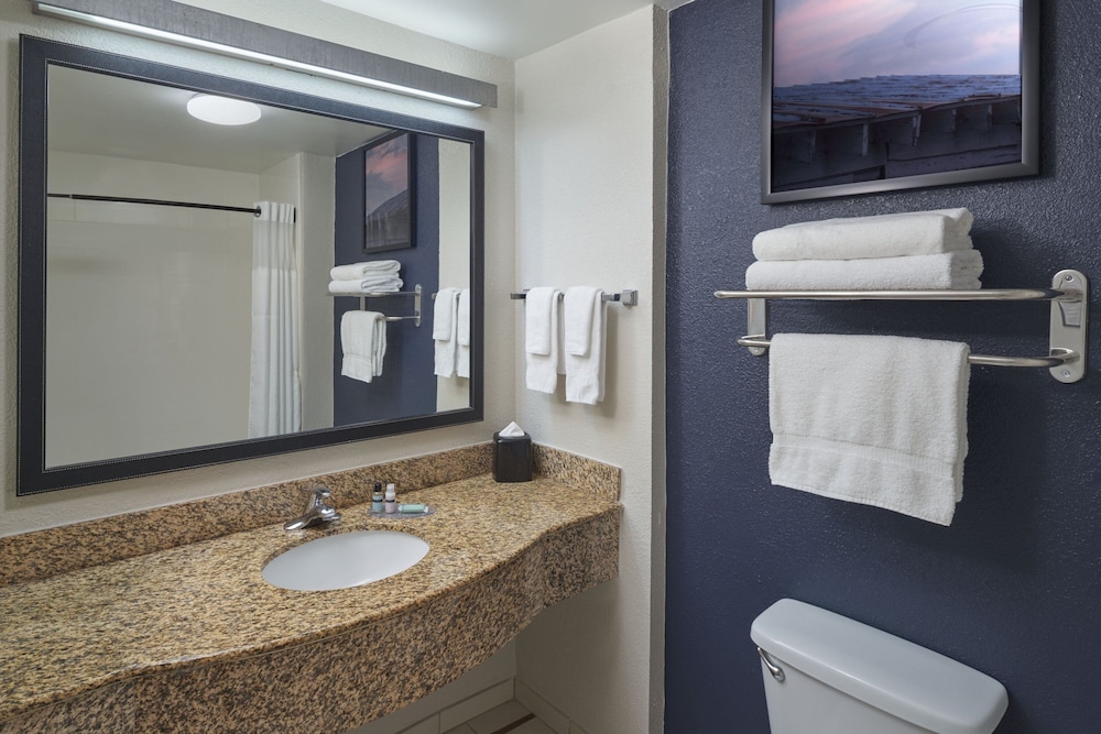 Family Suite, 2 Bedrooms (Mobility Accessible, Tub) thumbnail 6