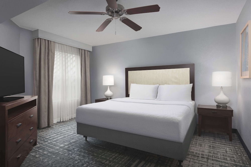 Room, 1 King Bed, Accessible, Bathtub - Photo 1