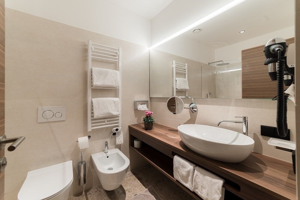 Deluxe Room - Photo 3