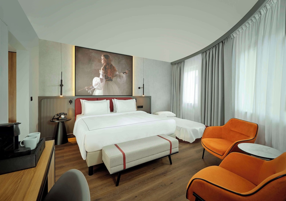 Junior Suite, 1 Double Bed with Sofa bed - Photo 1