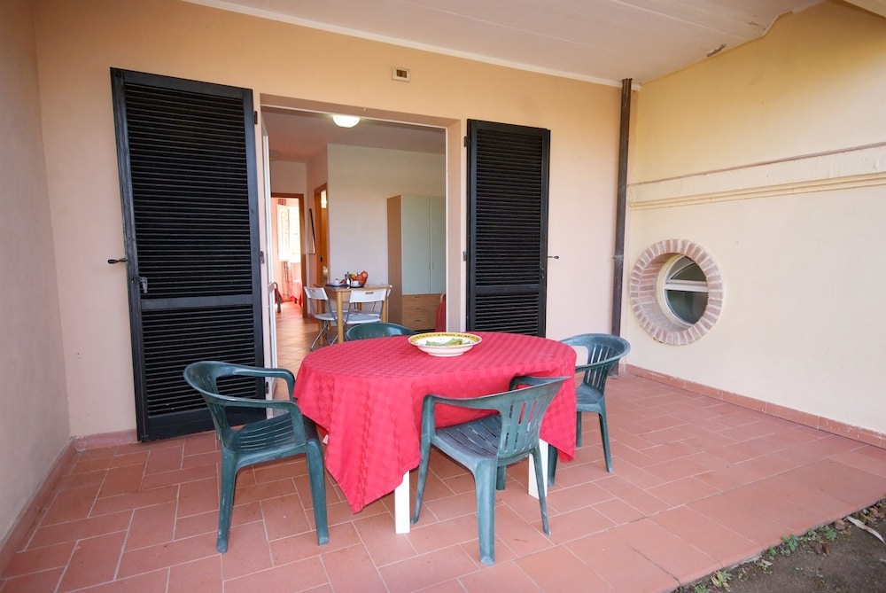 Classic Apartment, 1 Bedroom, Pool Access, Garden View photo 1