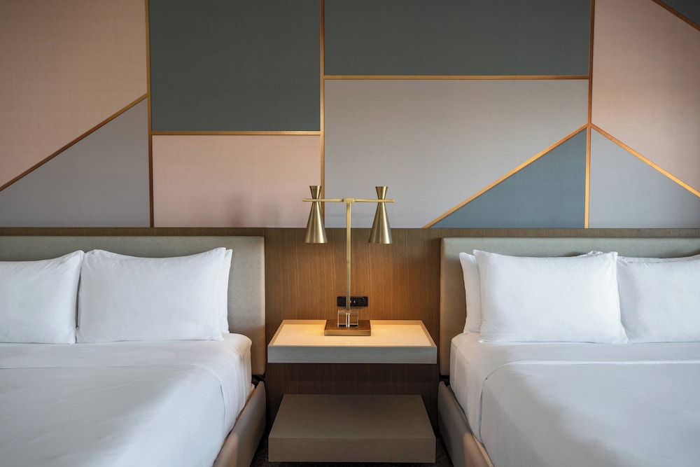 Room, 2 Queen Beds, Balcony - Photo 1