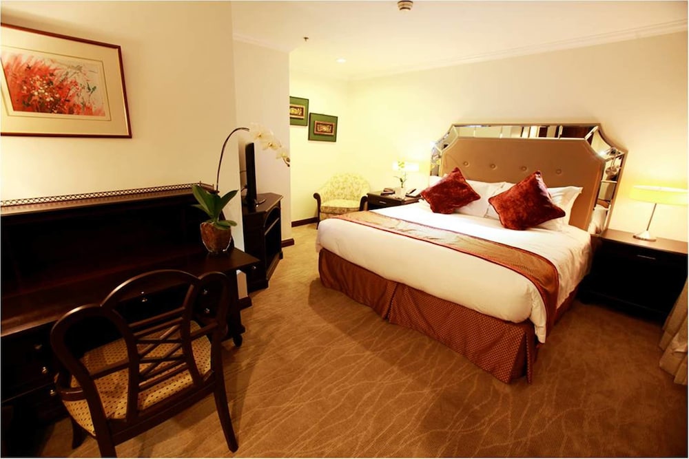 One-Bedroom Suite - Photo 5