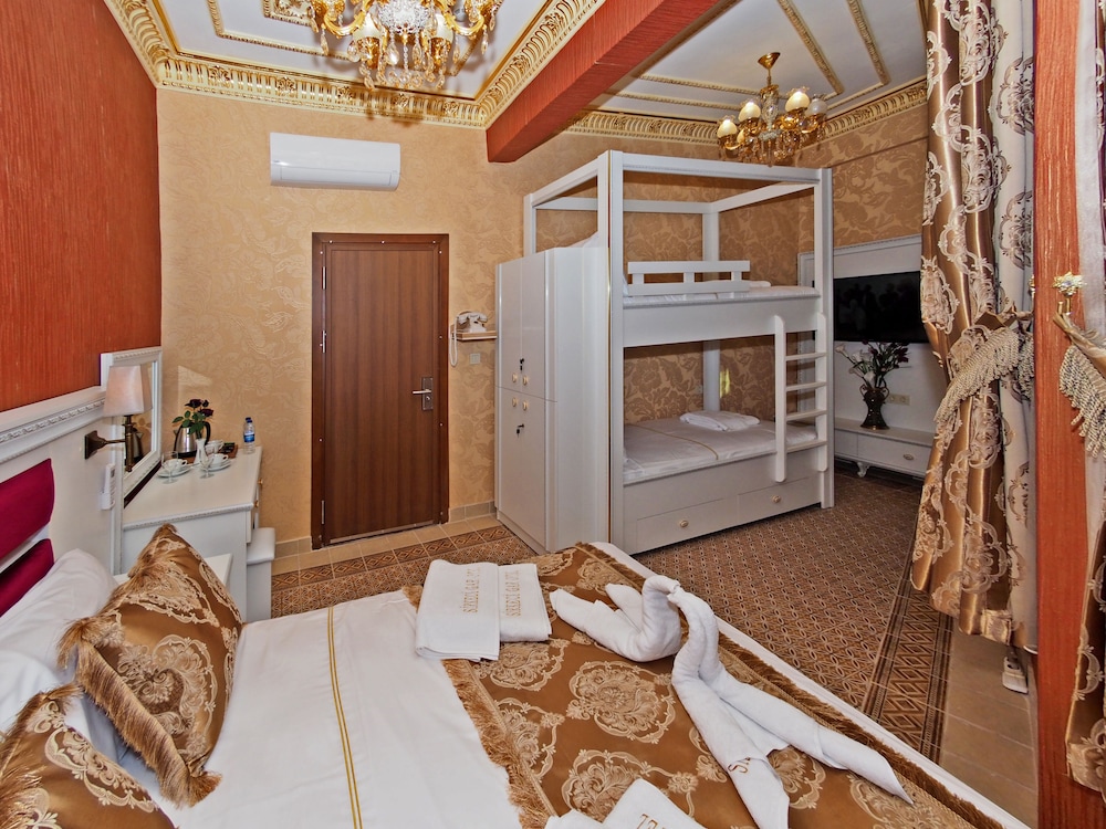 Junior Quadruple Room photo 1