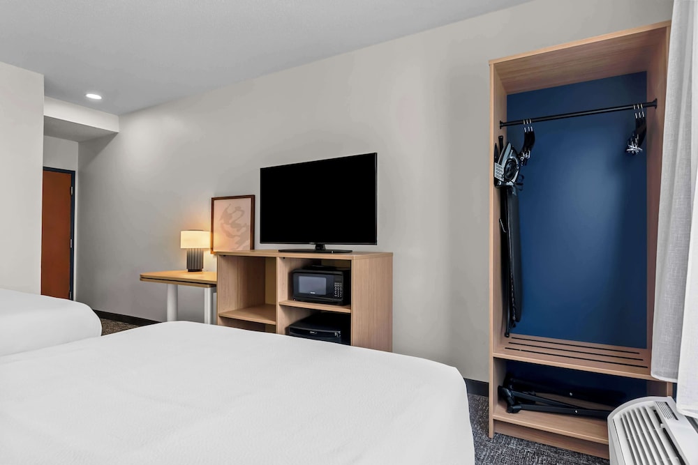 Economy Room, 2 Queen Beds