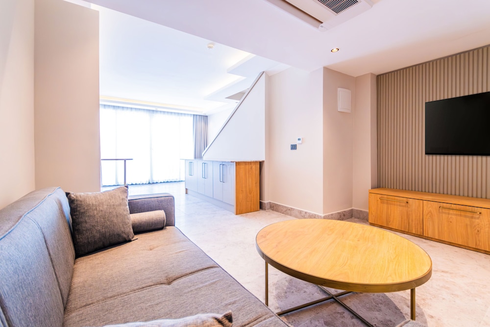 Duplex Swimup Suite - Photo 22