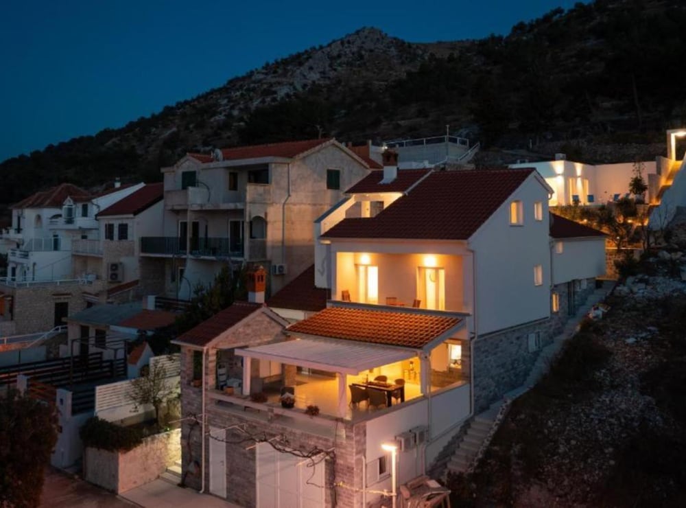 Villa (Seafront Six Bedroom Modern Villa wit)