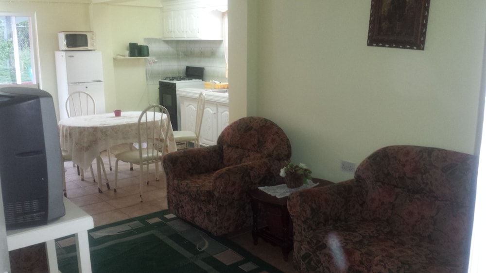 Double Room, 1 Queen Bed, Hill View photo 2