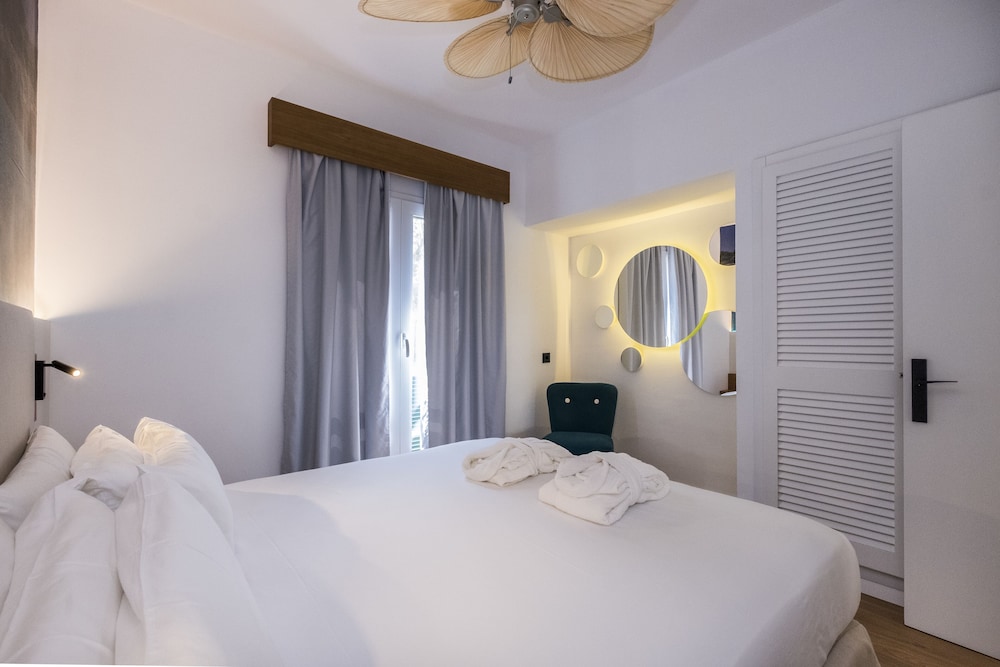 Suite, 2 Bedrooms, Balcony (3 adults) - Photo 3