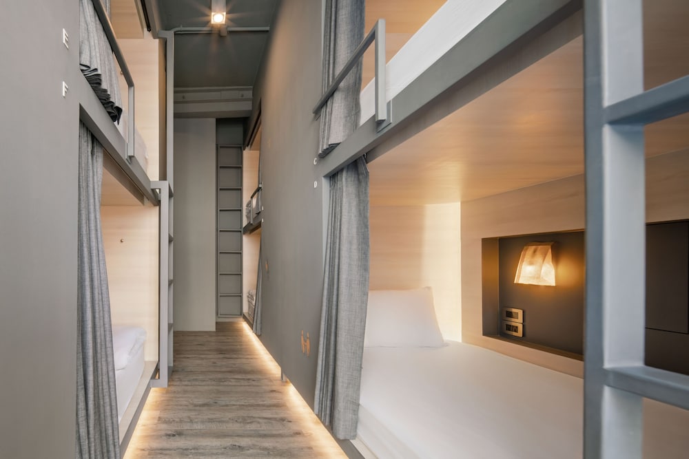 Shared Dormitory, Women only, 6 Beds photo 2