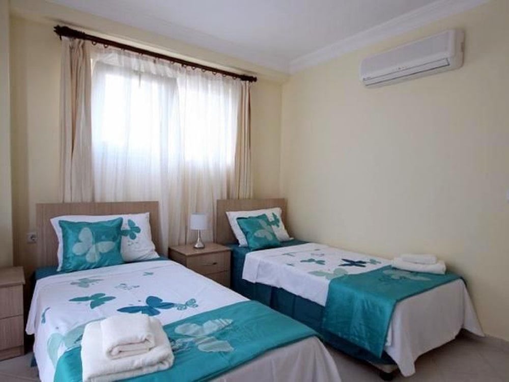 Apartment, 2 Bedrooms, Lake View photo 1