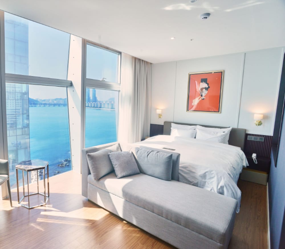 Junior Suite Room -Breakfast Included,Unlimted Starbucks Coffee Bean,OTT Available,15PM CI / 13PM CO photo 1