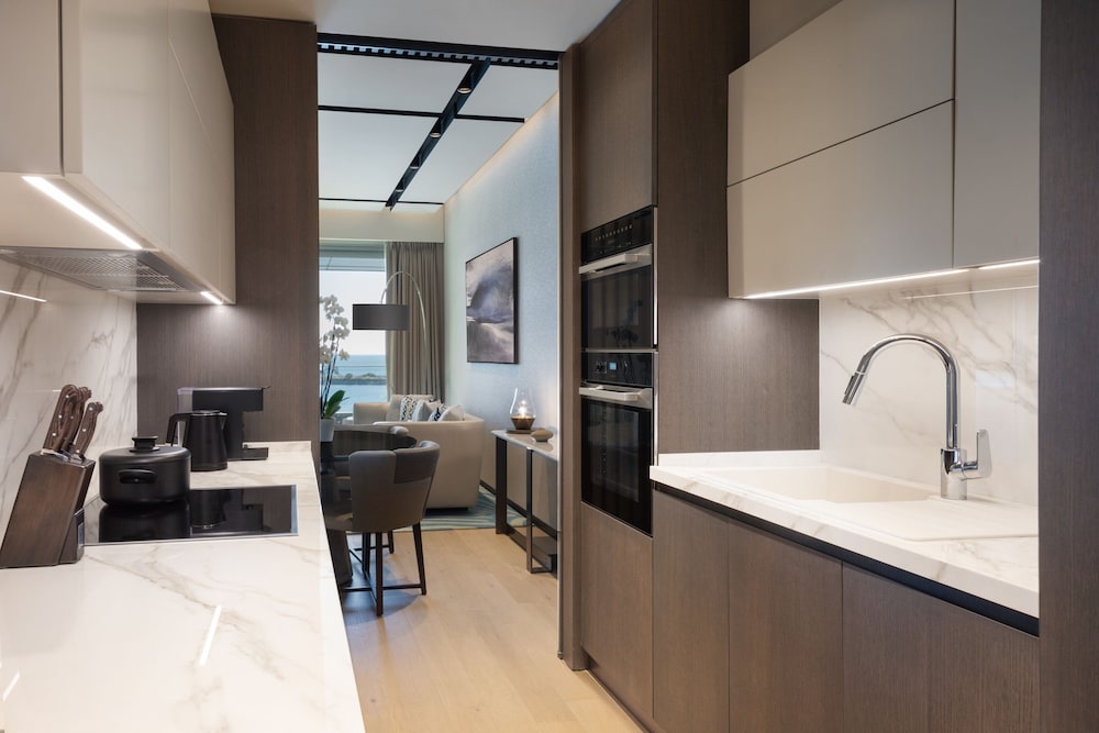 Spacious Two Bedroom Residence, Executive lounge access, 2 King, Sea view, Balcony
