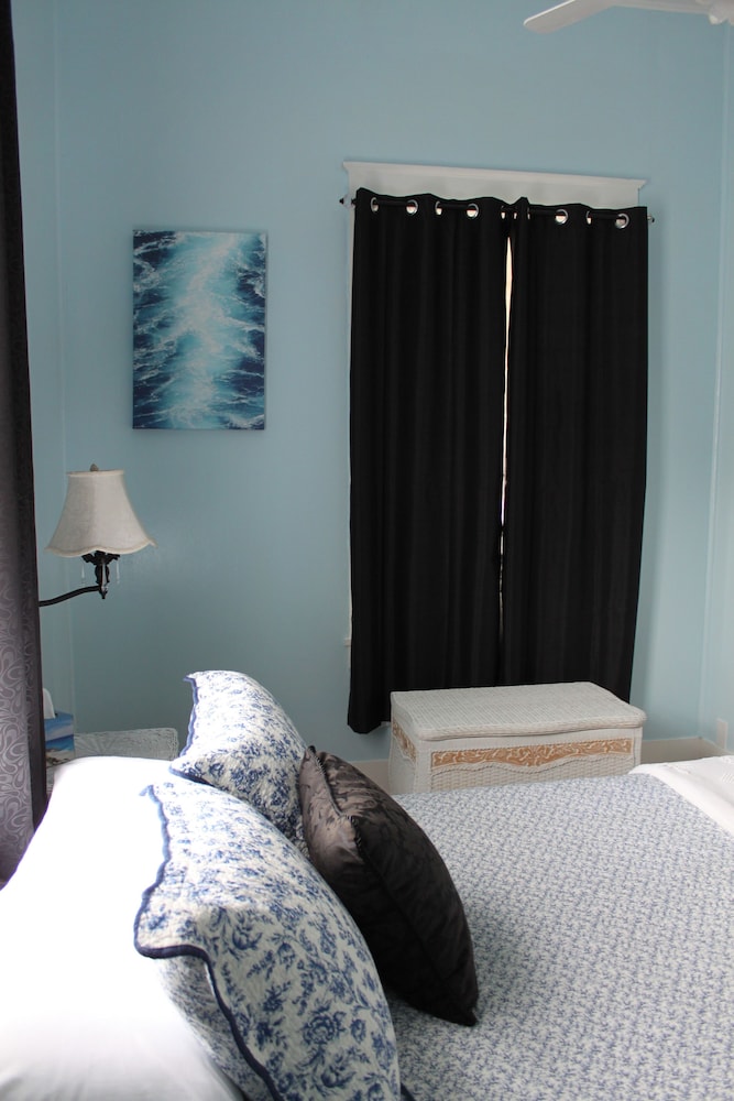 House, 2 Bedrooms photo 2