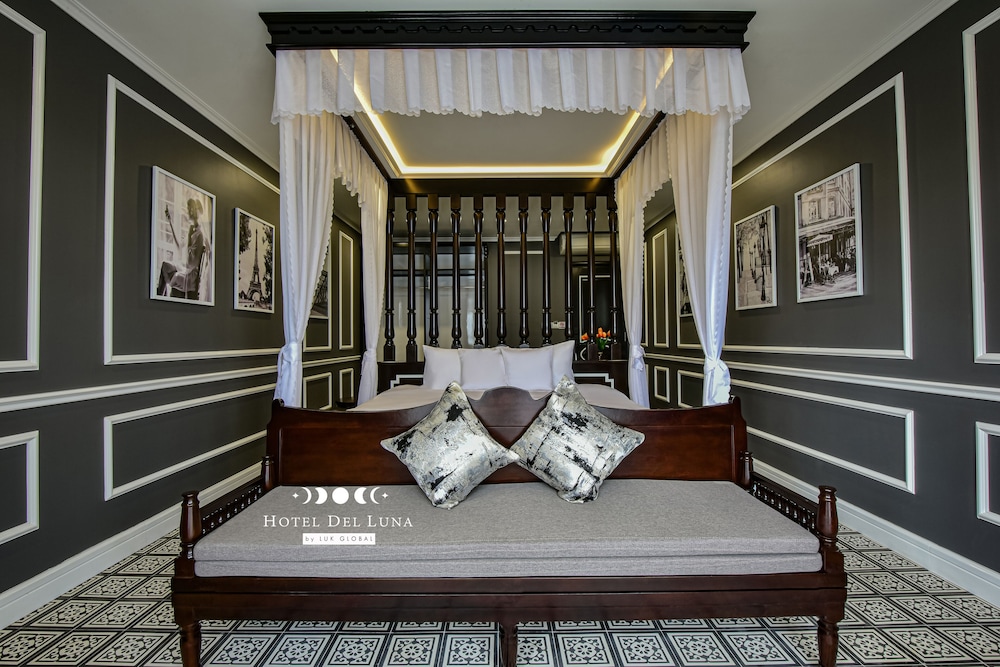 Junior Suite with Balcony - Photo 12