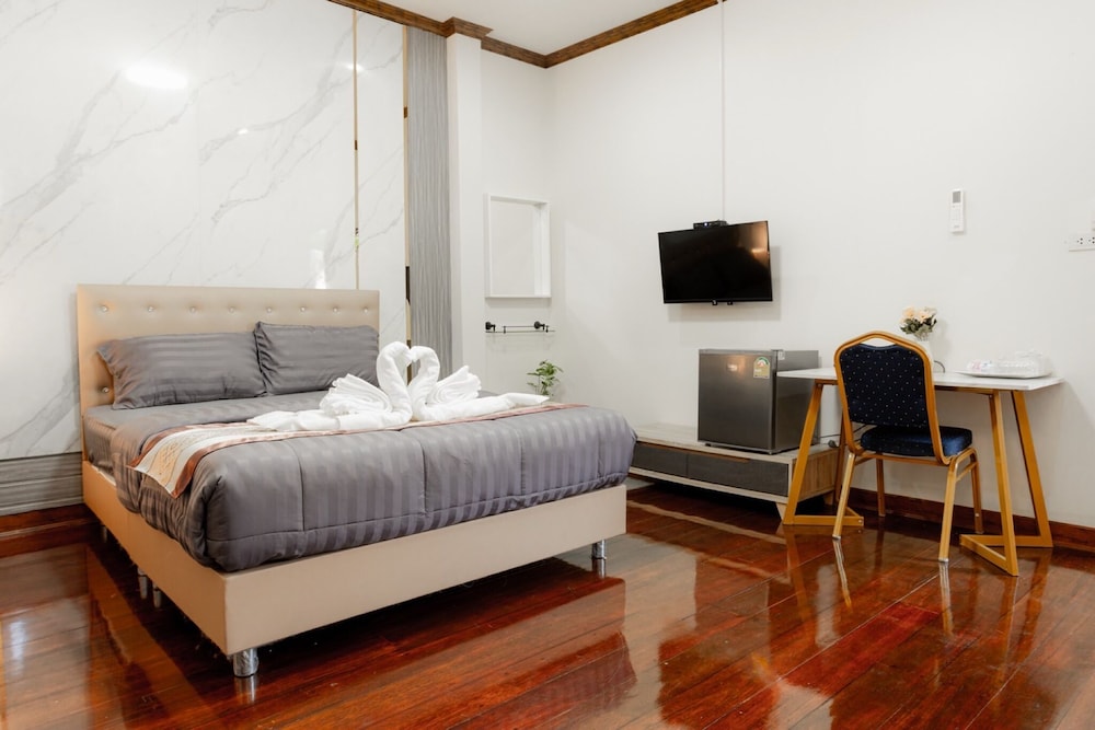 Superior Room, 1 Queen Bed (Room 6)