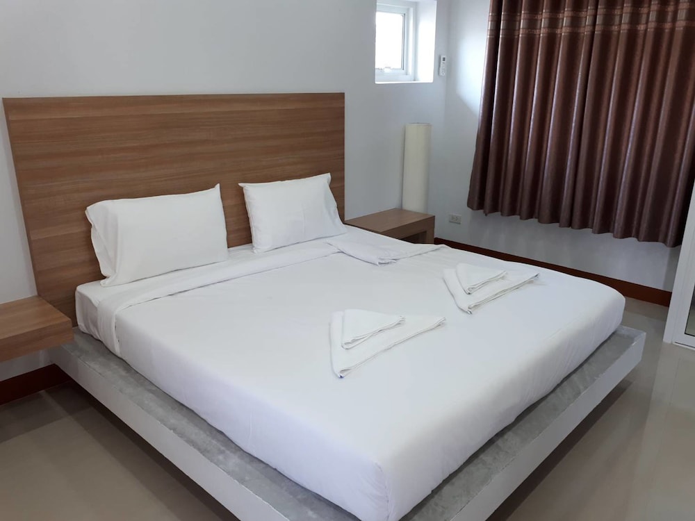 Deluxe Room with Jacuzzi photo 1